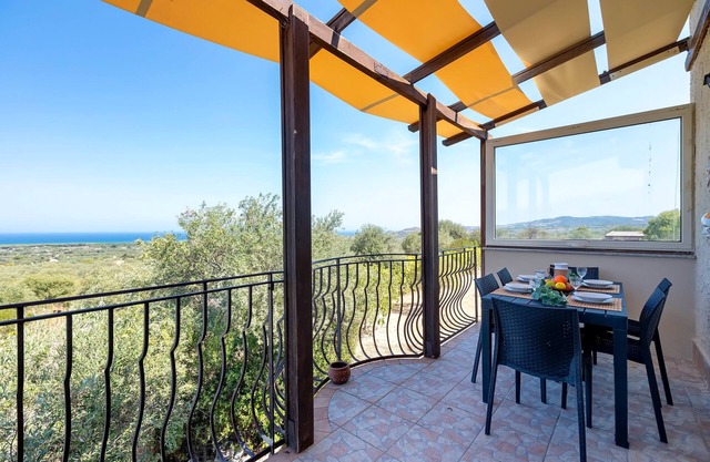 Villa 'Trilocale Vista Mare' con Vista al Mar, Terraza Común y Jardín Privado