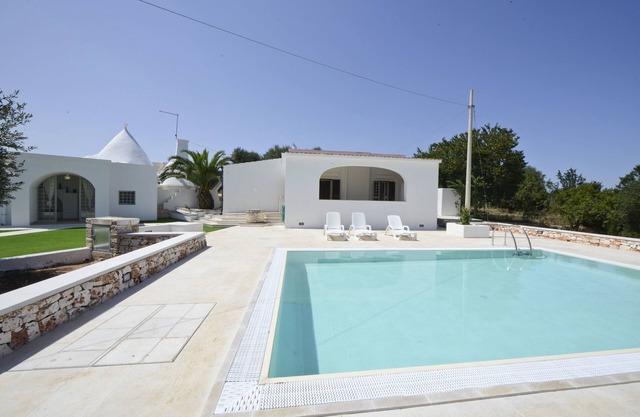 Villa, Trulli e Piscina nel Cuore della Valle d'Itria
