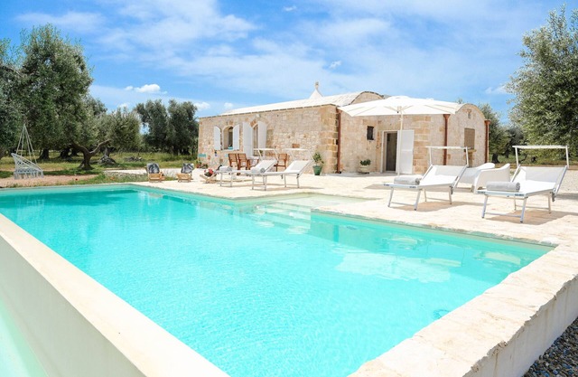 Villa 'Trullo Delori with Infinity Pool' con piscina privada, Wi-Fi y aire acondicionado