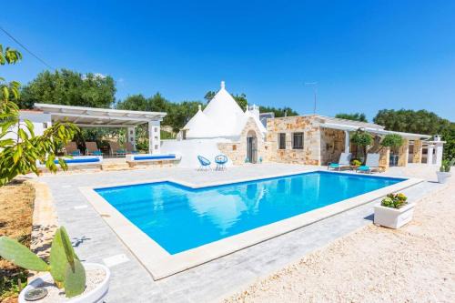 Villa Trullo Famigiu by Villa Plus