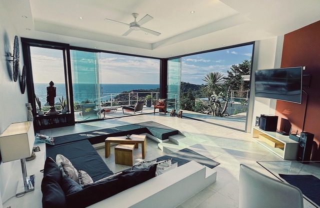 Nueva villa, piscina privada y magnificas vistas al mar