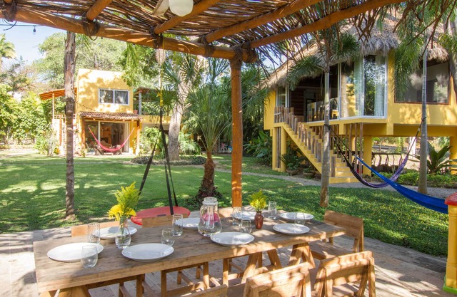 Villa Tutu con selva y vistas al mar, 8,600sqf de jardines, dormir 12
