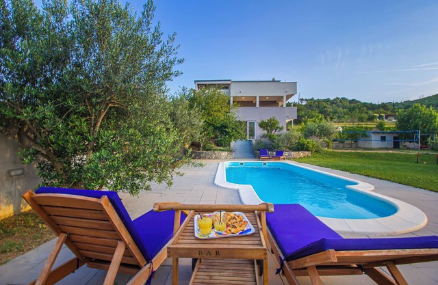 Villa Ume - sauna, swimming pool, volleyball court and ping pong