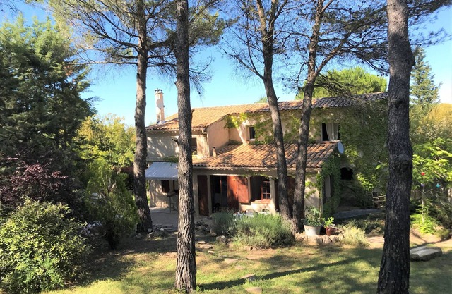 Villa under the pines, private pool, absolute peace and quiet