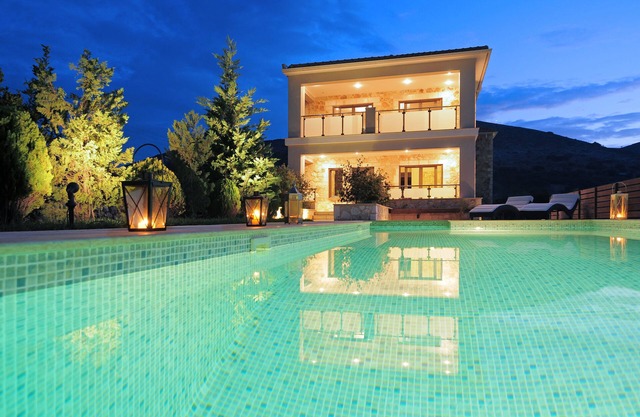 Villa única de 3 dormitorios con piscina privada cerca de Myrtos