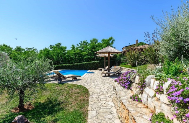 Villa Vally by Villsy