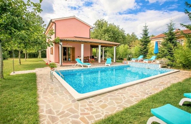 Villa Valmonida with Pool, Sauna, Gym and BBQ
