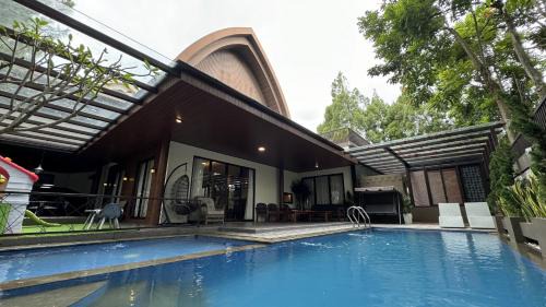 Villa Vamella at Vimala Hills 6 Bed Room Private Pool Billiards Karaoke