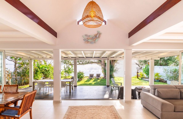 Villa Vanaki - Beautiful Beachfront Villa 4BR w/ AC