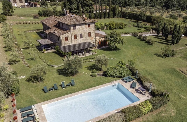 Villa en Matraia con 6 habitaciones, capacidad 12