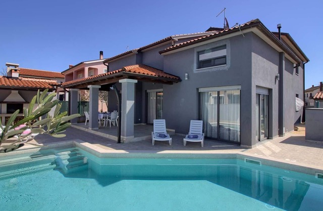 Villa Verde with heated pool (Istria - Pula)