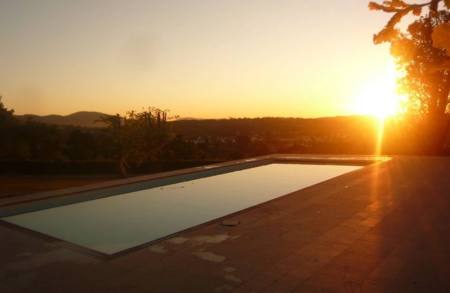 Villa, gran piscina, paseo por el pueblo, vista del pueblo y Rhune, 18 personas