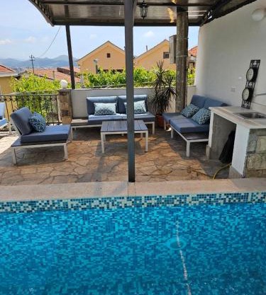 Villa Vi apartmen in a villa with a swimming pool