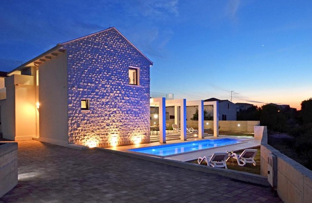 Villa VI