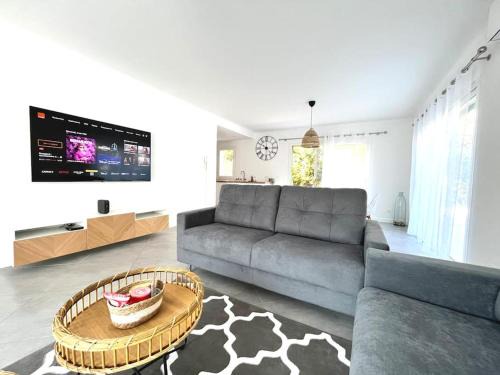 Villa Victoria #8 persons #3 Bedrooms #Terrace # garage Beach - Calm and Clim
