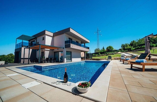 Villa Viktoria**** a luxury villa with pool in Imotski