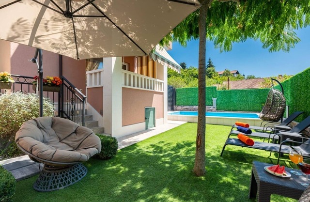 Villa Viktoria with private swimming pool
