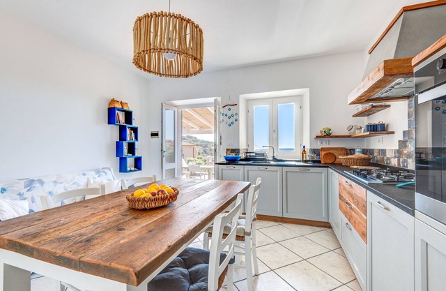 Villa 'Villetta Melete' with Sea View, Wi-Fi and Air Conditioning