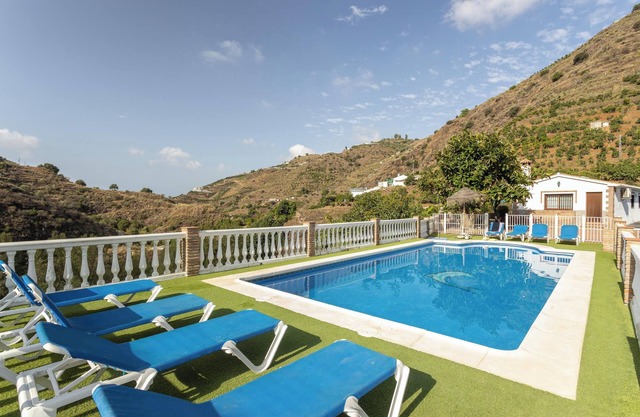 Villa "Virginia Peace & Quiet" con vistas a la montaña, piscina, terraza y Wi-Fi