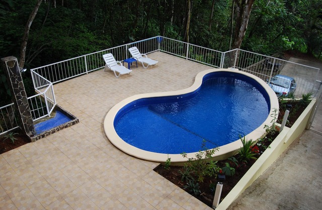 Villa Vista Verde en la verde selva costarricense cerca de la playa