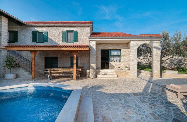 Villa Vita - Three Bedroom Villa with Swimming Pool