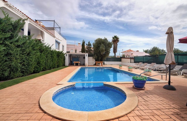 Villa 'Vivenda Luz E Lúdica' con piscina privada, Wi-Fi y aire acondicionado