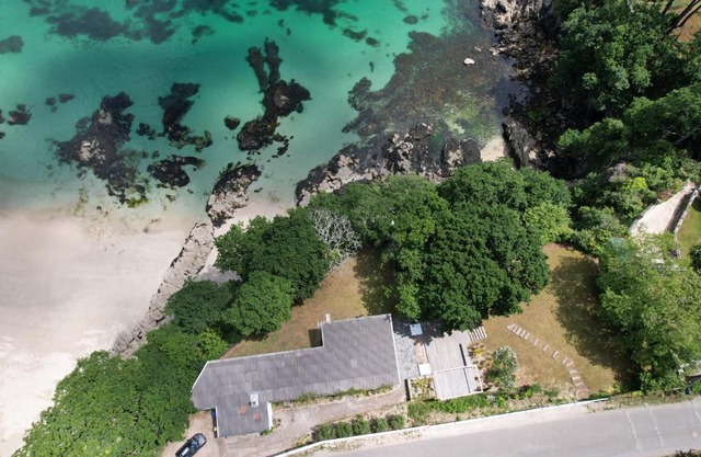 Villa vue mer exceptionnelle, surplombant la plage des 3 curés - Neizh