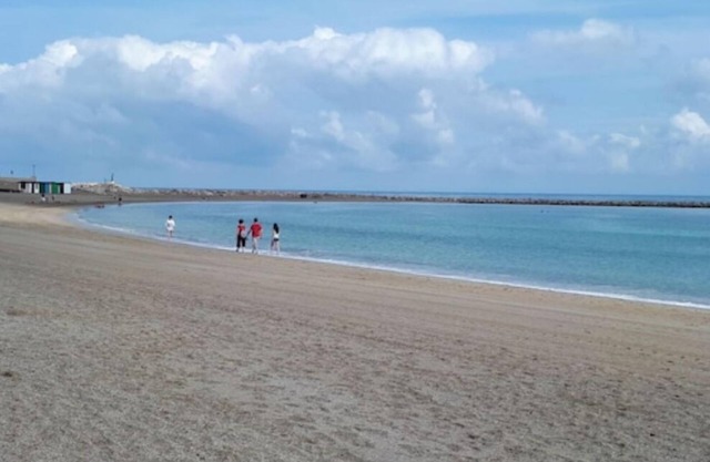 Chalet con piscina, barbacoa y parque infantil. Ideal para disfrutar en familia
