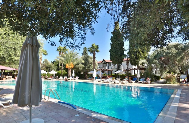 Villa w Pool, Garden and Patio by Beach in Kyrenia