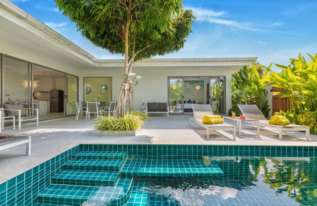 Villa White Orchid