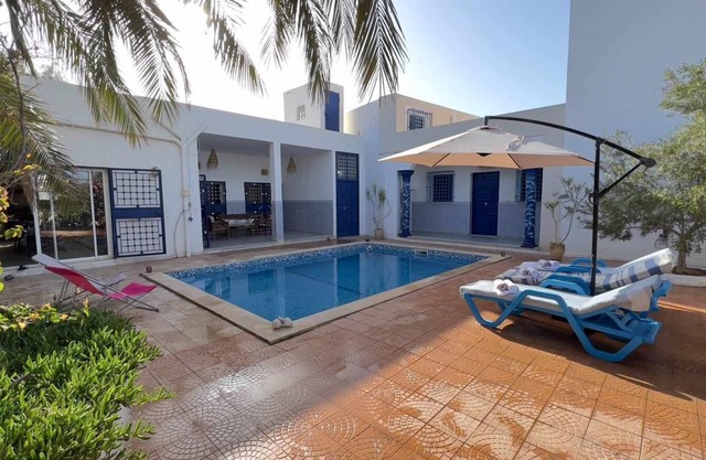 Villa with pool, in Er Riadh near Djerba Hood capacity up to 12 pers ok 🐕😺