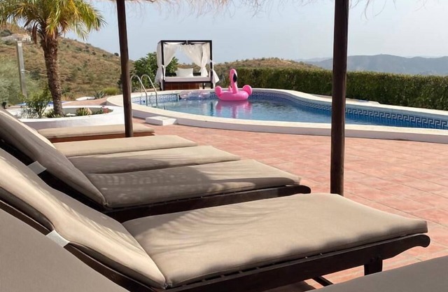 Villa con piscina, cerca del mar, para 6 personas, totalmente equipada.