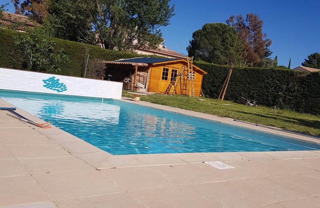 villa cerca del mar con tierra hermosa piscina privada