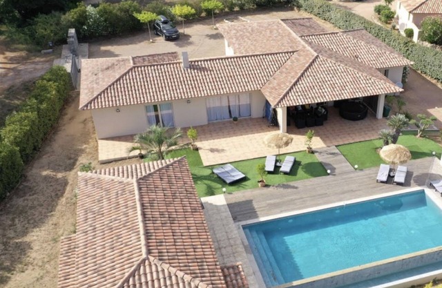 villa con jacuzzi y terraza cerca de la playa de cala-rossa, 6 habitaciones 3 baños