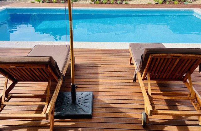 Villa con jardín, piscina y wifi junto a la playa y reserva natural