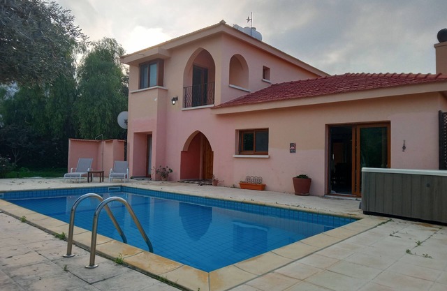 Villa with 4 Bedrooms . Pool and Hot tub