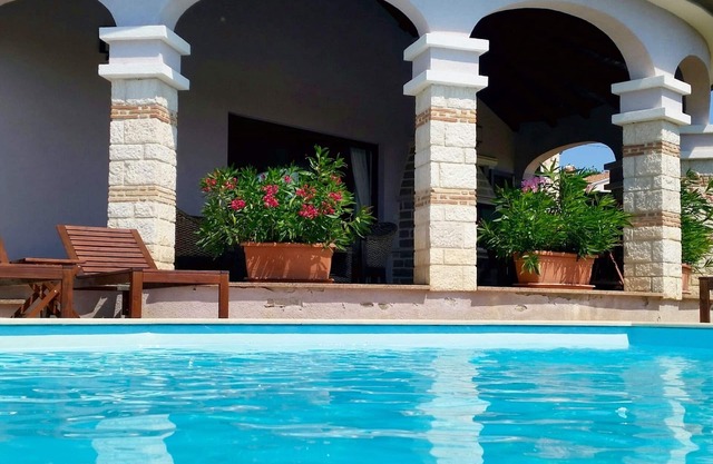 Villa con piscina de tranquilidad borde Pueblo Marco