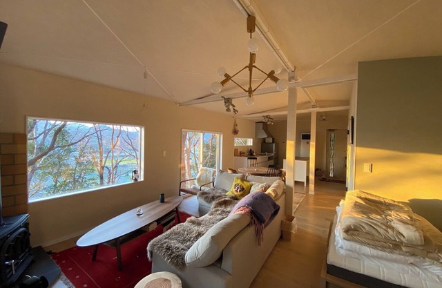 Villa with a spectacular view of the Seto Inland S / Tatsuno Hyōgo