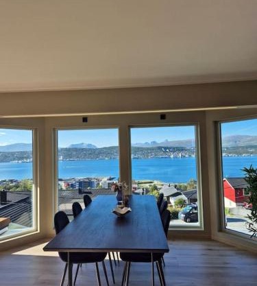 Villa with amazing view! Free Parking