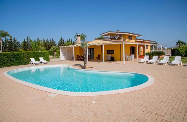 Casa vacacional con terraza, piscina, aire acondicionado e internet