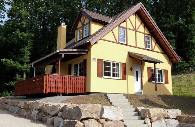 Villa con baño de burbujas, solárium y chimenea.