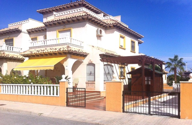 Chalet con piscina a 7 min de la playa andando. WIFI+Aire Acondicionado