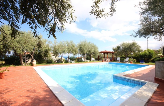 Villa con piscina exclusiva a 5 minutos del mar.