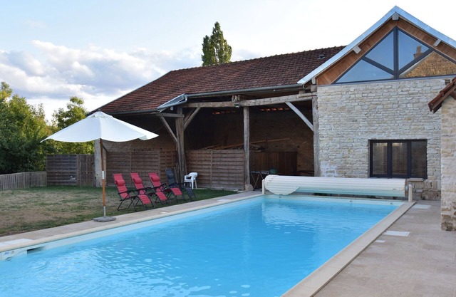 Casa en Channay con Piscina y Sauna