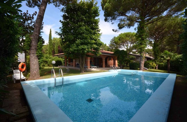 Casa vacacional con un jardín grande