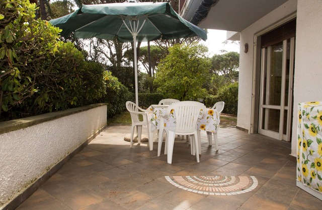Villa con jardín en el corazón del pinar de Maremma.