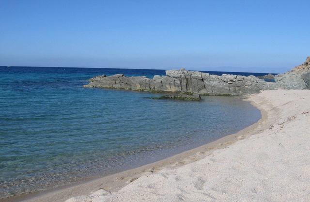 Villa con jardín a 20 metros de la playa.