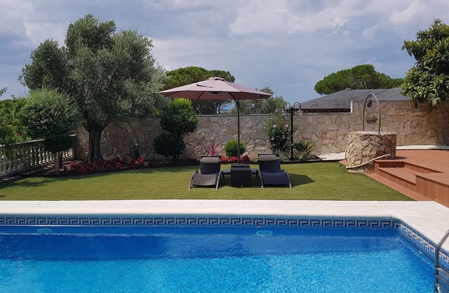 Villa con jardín y piscina privada cerca de la playa