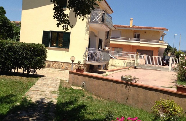 Villa con jardín y plaza de parking para tus vacaciones ideales.