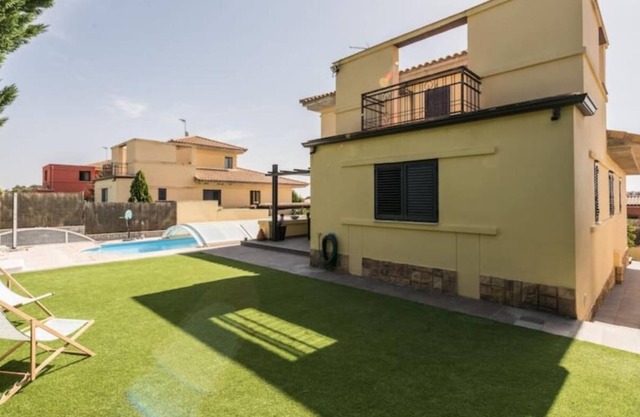 Chalet con Jardín y Piscina Privada 4hab